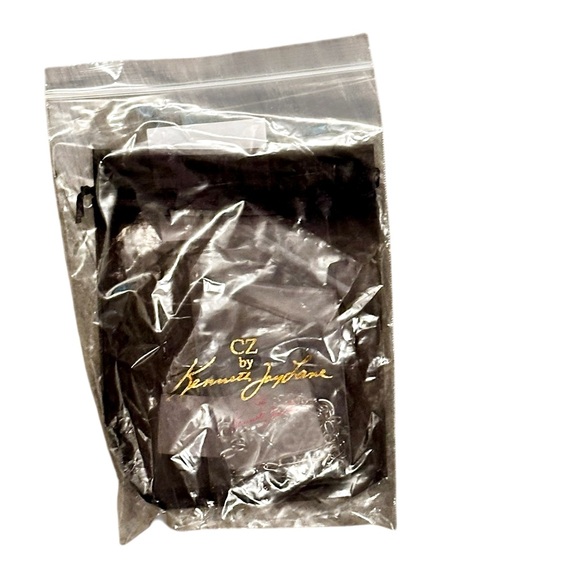 NWT CZ by Kenneth Jay Lane 2 Cttw Rnd Cz Graduated Drop On Oval Links Neck - Picture 3 of 3